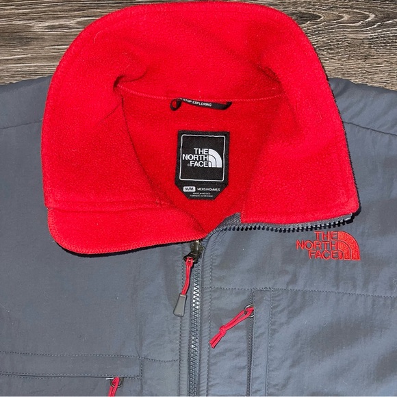 Men the north face red and grey fleece jacket - Picture 3 of 4